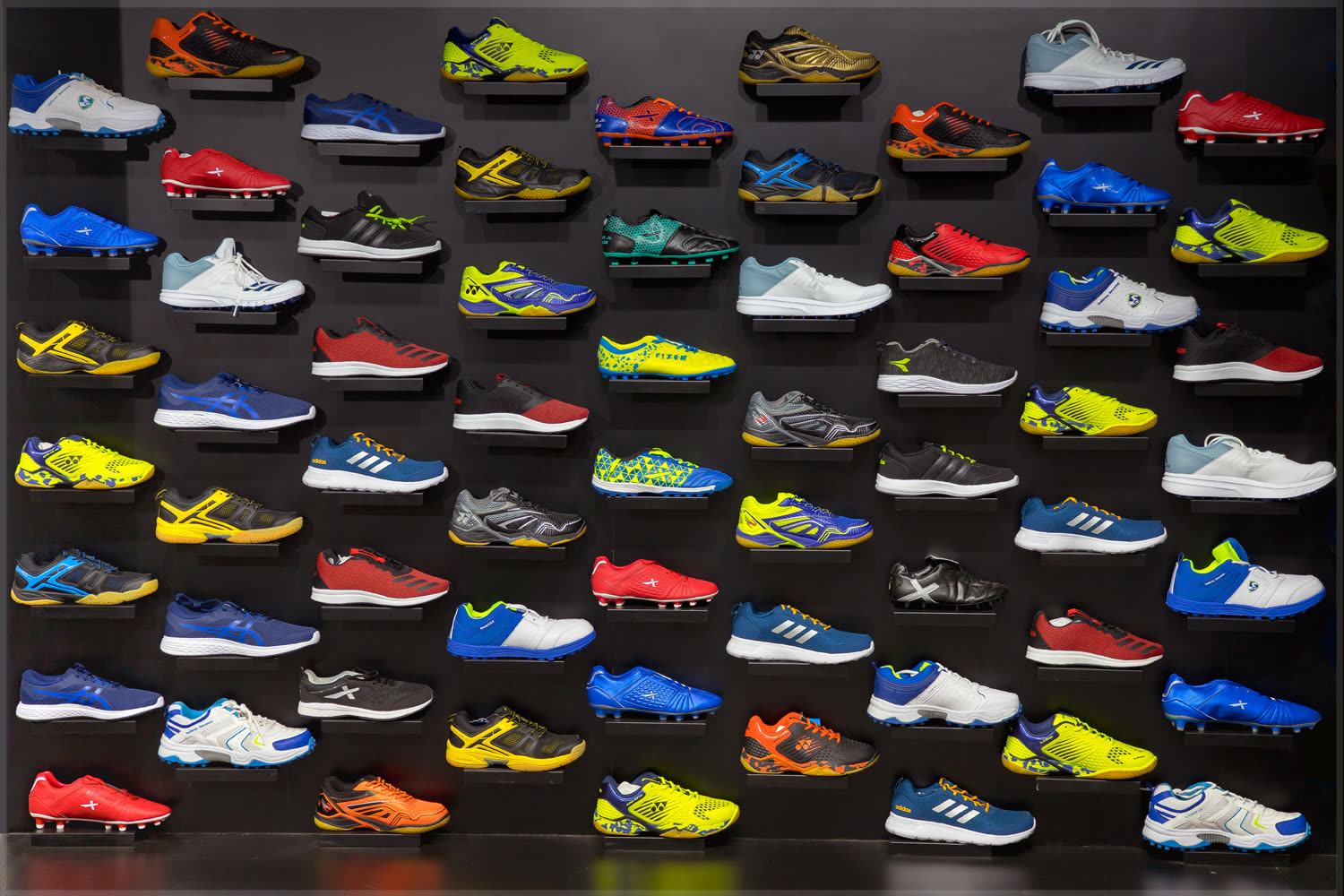 Sportsal store interior with wall bay display
